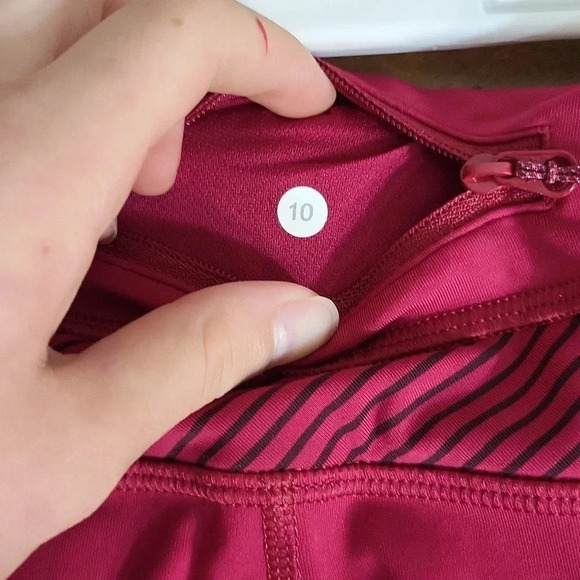 Lululemon Red Capri Leggings - Picture 6 of 11
